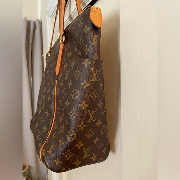 Authentic Louis Vuitton Totally GM - Picture 2 of 9